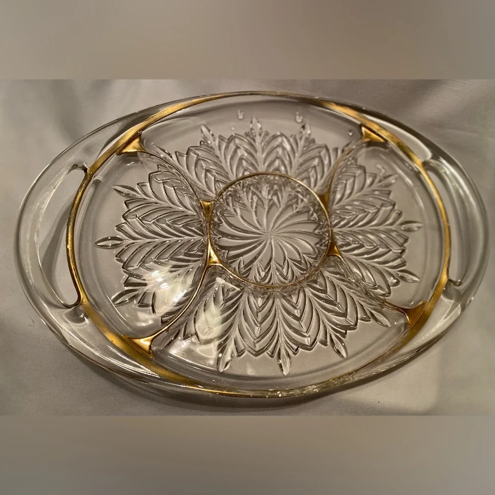 Gorgeous Vintage 1950s Jeannette Glass Relish Sectioned Serving Tray - Picture 6 of 6
